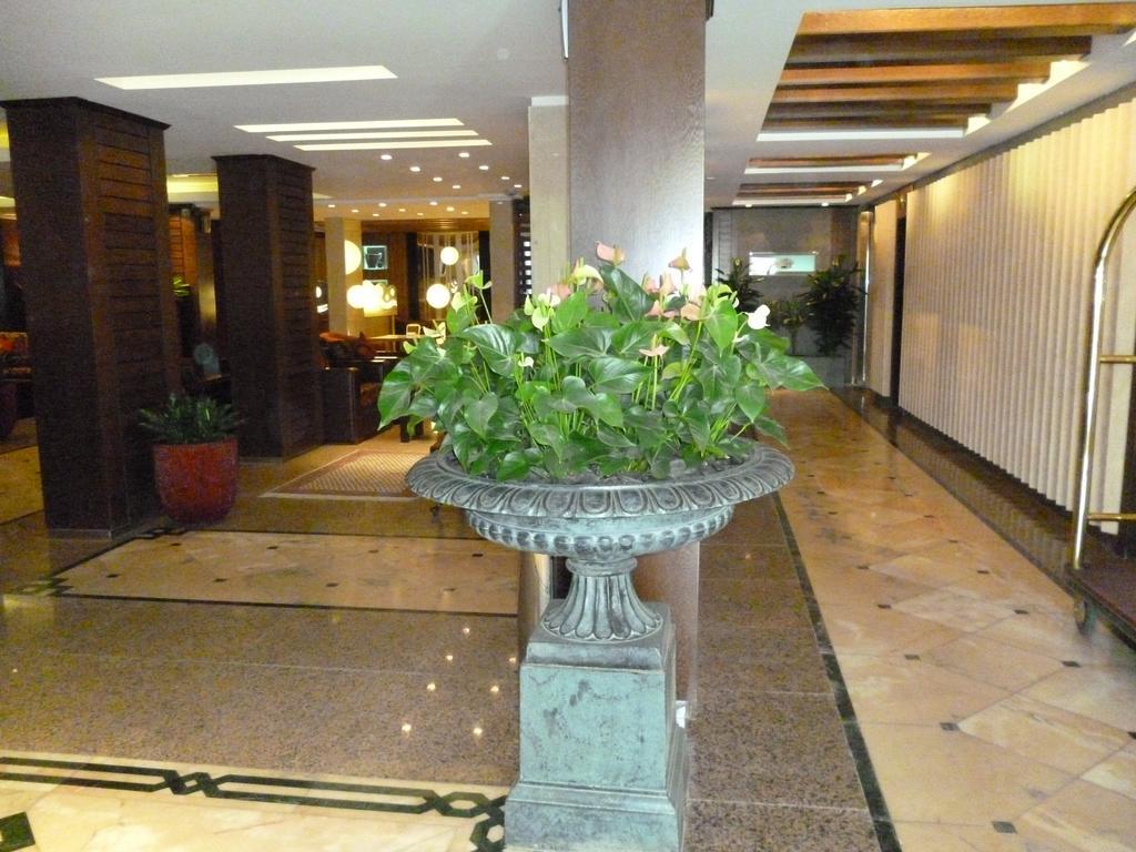 Al Bustan Hotel Doha Buitenkant foto