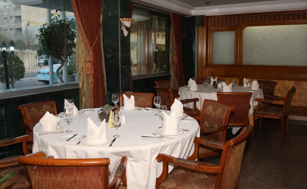Al Bustan Hotel Doha Buitenkant foto