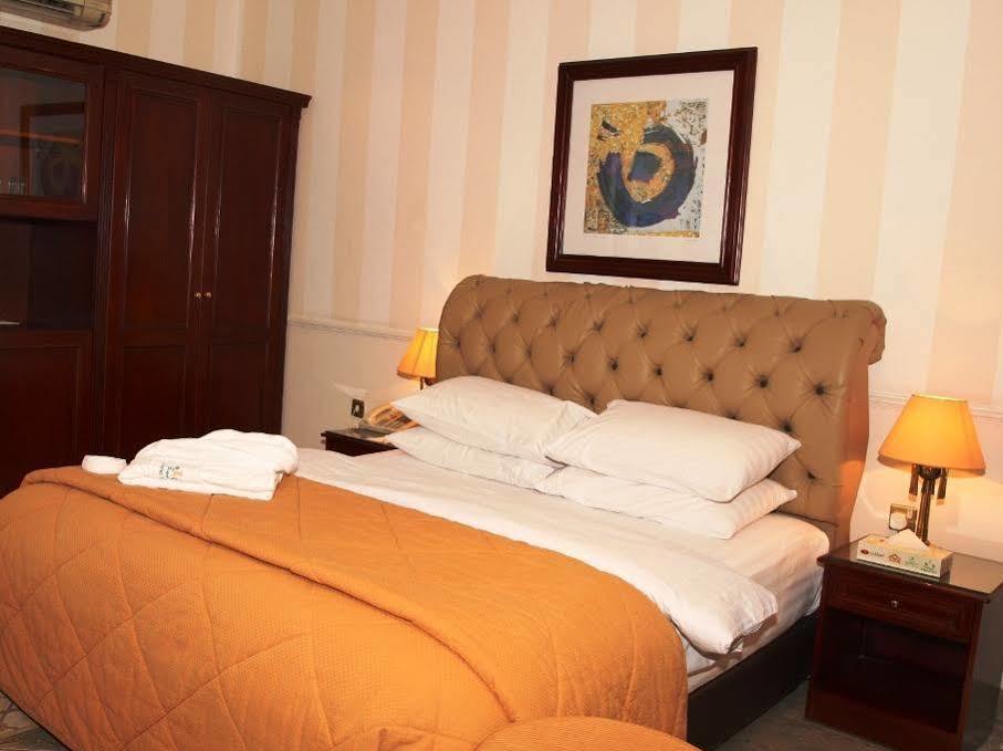 Al Bustan Hotel Doha Buitenkant foto