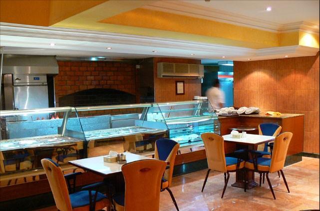Al Bustan Hotel Doha Buitenkant foto